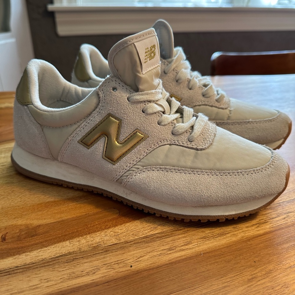 Women’s New Balance Sneakers White/Gold